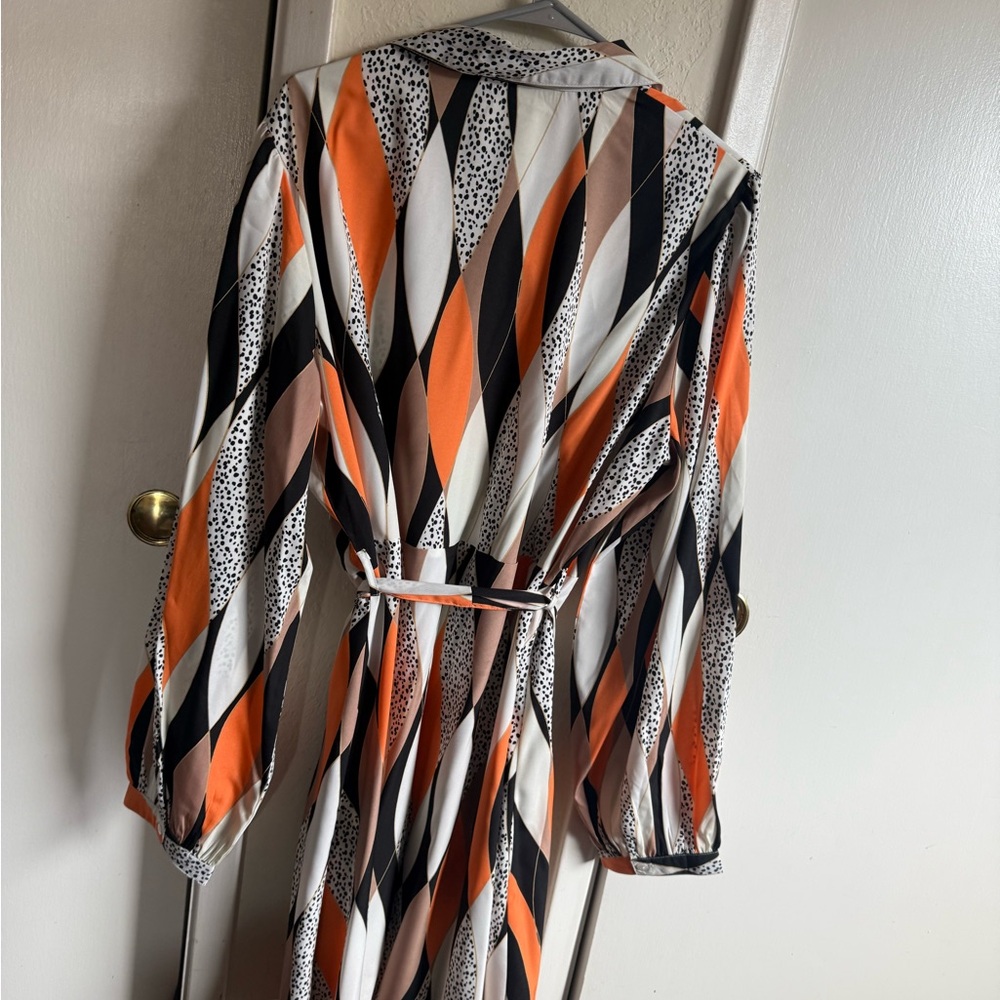 Boohoo Black and White Long Sleeve Dress with Notched Collar